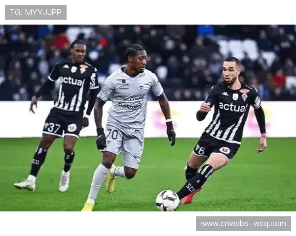 柏林联合防守问题：伤病潮下的战术调整